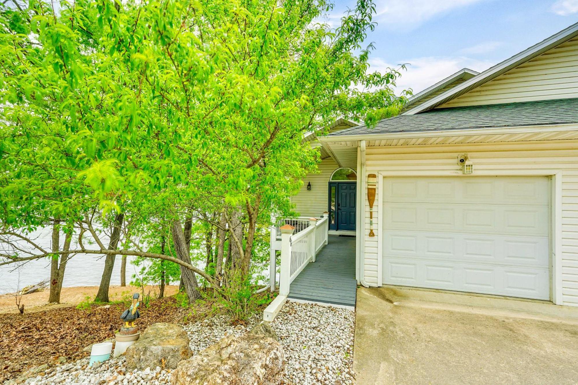 Townhouse With Shared Dock On Lake Of The Ozarks! Экстерьер фото