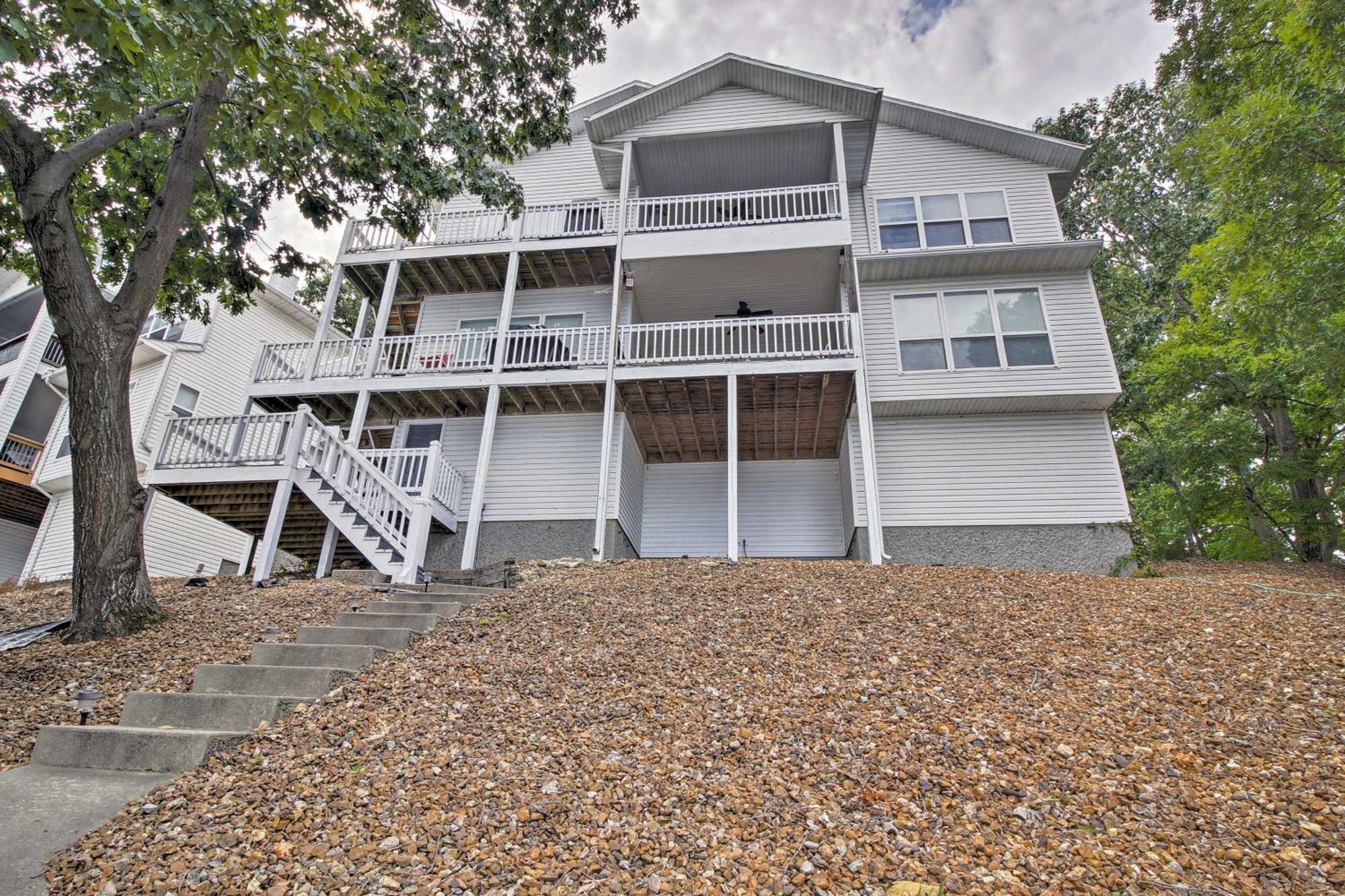 Вилла Townhouse With Shared Dock On Lake Of The Ozarks! Экстерьер фото